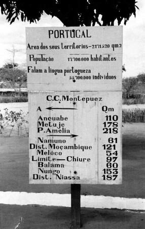Straßentafel in Montepuez : Aufnahme einer Straßentafel