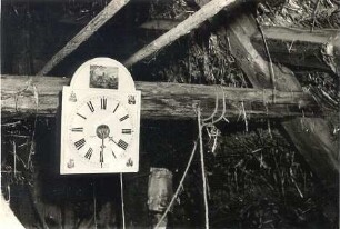 Wanduhr aus Kreckwitz : Hausrat - Mobiliar. Ort: Krakecy / Kreckwitz. Wanduhr