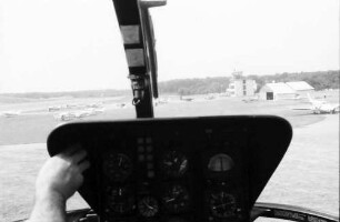 Freiburg: Hubschrauber, vor Landung auf dem Flugplatz