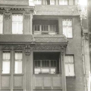 Cottbus, Karl-Liebknecht-Straße 9a. Wohn-und Geschäftshaus (um 1910). Loggien