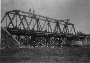 Ederbrücke (Eisenbahnbrücke, Gitterträger auf Werksteinpfeilern); Allendorf, Eisenbahn, Eder, Altes Ederbett