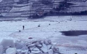 Zugefrorene Mosel bei Burgen