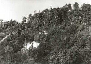 Meißner Granitmassiv. Götterfelsen (Pechstein) über dem Triebischtal oberhalb Meißens