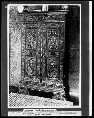 Imitation eines venetianischen Barockschranks