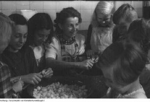 Altenberg, Zinnwald, Klügelhütte. Berliner Kinder zur Erholung auf der Hütte - Aktion der Volkssolidarität, um 1947
