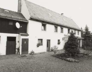 Radebeul, Serkowitzer Straße 45. Wohnhaus eines ehemaligen Bauernhofs (1801/1900)