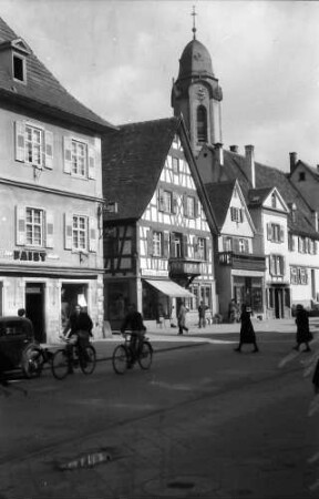 Oberkirch: Straße mit Kirchturm