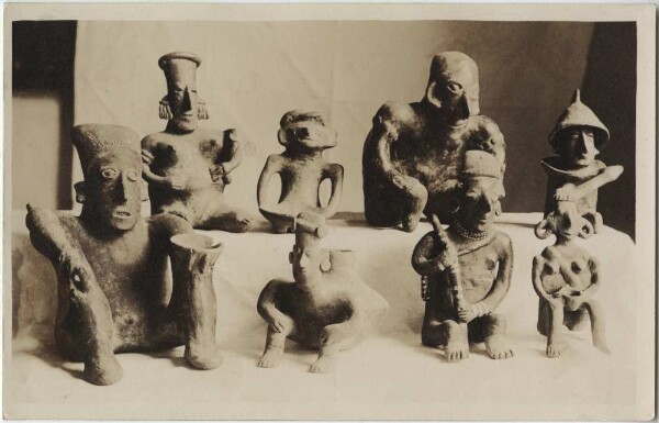 Clay figurines from Jalisco (Mexico)