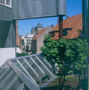 Osnabrück. Nikolai-Zentrum. Öffnung zur Altstadt mit dem Dom