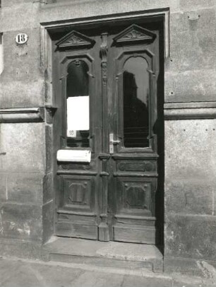 Dresden-Pieschen, Rehefelder Straße 18. Wohnhaus (um 1900). Portal