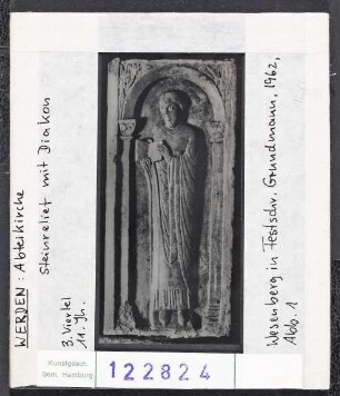 Essen-Werden: Abteikirche, Steinrelief mjit Diakom, 3.V. 11Jh.