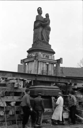 Achern: Leopold zieht um (Denkmal in Achern)