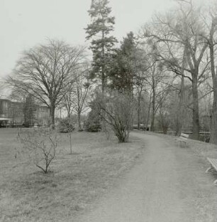 Dresden, Villa Bosewitzer Straße 11 : Dresden-Großluga, Bosewitzer Straße 11/ Ecke Werkstraße. Villa des Fabrikanten Hermann Hildebrandt (Mitinhaber des Eisenwerks Kelle & Hildebrandt) mit Park (um 1905). Park