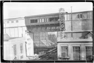 Brücke von Bau Me 245 Dampfkesselhaus und Elektrische Zentrale nach Me 103 Dampfkesselhaus, 039 X, Me 338 Tiefbunker mit Überdachung
