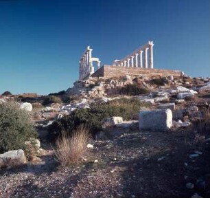 Kap Sunion. Poseidon-Tempel. Poseidon-Tempel von Westen, Mitte 5. Jh. v. Chr. J 6/5. Att68