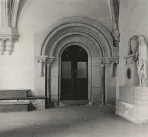 Lilienfeld. Zisterzienserkloster. Portal vom Kreuzgang zur Kirche (1201/1215)