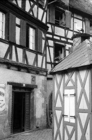 Oberehnheim, Obernai: künstlicher Storch auf kleinem Haus