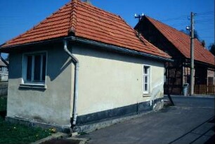 ehemaliges Backhaus, als solches heute nicht mehr nutzbar, soll eventuell Jugendzimmer werden