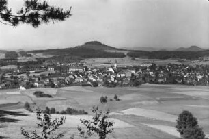 Zwickau in Böhmen (Civkov/Tschechien). Stadtansicht gegen Hutberg (452mm). Blick vom Hang des Grünberges nach Südwesten