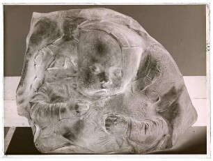 Relief "Le bébé endormi" (Das schlafende Baby)