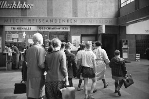 Tätigkeit der Bahnhofsmission im Karlsruher Hauptbahnhof.