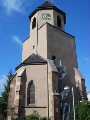 Ansicht von Nordosten mit Kirchturm und Chorapside
