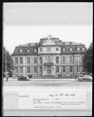 Düsseldorf, Jacobistraße 2, Schloss Jägerhof, Hauptfassade