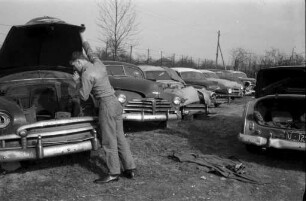 Ausrangierte Autos der amerikanischen Besatzungssoldaten.