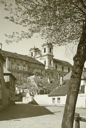 Leitmeritz (Litoměřice). Jesuitenkolleg. Bischöfliches Seminar (Baubeginn 1654) mit Jesuitenkirche (Mariä-Verkündigungs-Kirche, 1689-1701). Ansicht von Südwest
