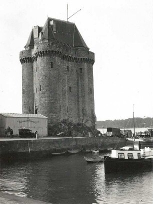 Saint-Servan. Festungsturm am Hafen