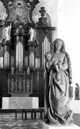 Freiburg: Augustinermuseum, spätgotische Muttergottes am Choraufgang, Oberrhein, Hintergrund Orgel