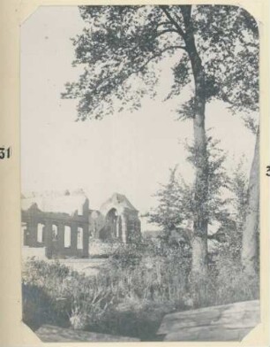 Foto einer zerstörten Häusergruppe in Ovillers(-la-Boisselle)