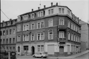 Dresden, Äußere Neustadt. Eckansicht des Hauses Prießnitzstraße 51 an der Ecke Bischofsweg