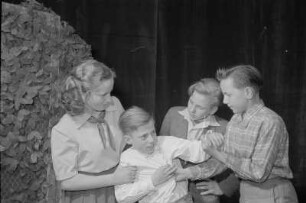 Maxim-Gorki-Theater: Wie Klaus Mitglied einer Bande wurde : Laienspiel von Kindern der 12. Grundschule Berlin