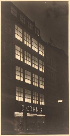 Geschäftshaus Cohn, Frankfurt/Main Umbau: Straßenfront bei Nacht
