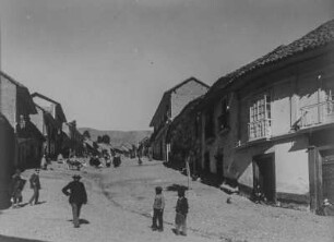 Straßenszene : Straßenszene in einem Dorf in Bolivien