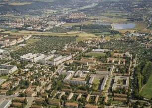 Stadtteilansicht über den Niedersedlitzer Flutgraben gegen Laubegast und die Kiesgrube