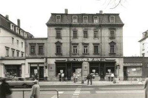 Dresden-Löbtau. Wohn-und Geschäftshaus (Buch und Kunst), Kesselsdorfer Straße 32. Straßenfront