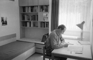 Einweihung des Studentenwohnheims Augustin-Bea-Haus in der Willy-Andreas-Allee 5.
