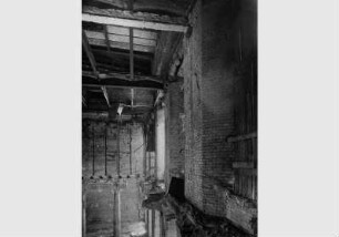 Blick in einen zerstörten Raum des Alten Museums