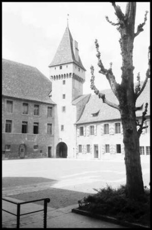 Colombier: Schlosshof