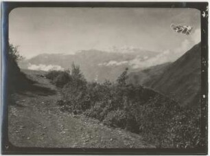 Blick von der Höhe oberhalb Ayata auf Illampú
