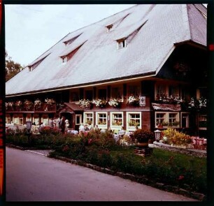 Hinterzarten: Parkhotel Adler, Außenansicht, von Osten