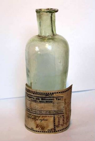 Arzneiflasche aus der Potsdamer Löwen-Apotheke und der Drogerie am Nauener Tor