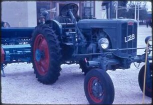 Radtraktor Dutra UE 28 B;