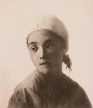 Junges Mädchen mit Kopftuch