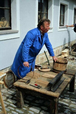 Böttcher im Freilichtmuseum Hohenfelden