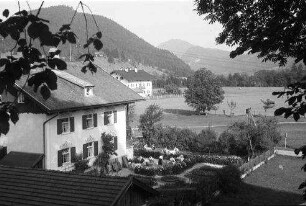 Jachenau: Blick von der Höhe auf Gartencafé