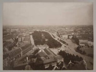 Leipzig. Blick vom Neuen Rathaus über die Bank auf Schillerstraße, Grünanlage und Roßplatz