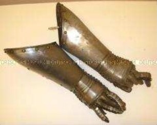 Harnisch-Handschuhe, ein Paar